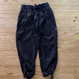 Lululemon Capri cropped yoga pants size 4